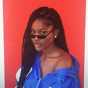 Meet your Posher, Sharon